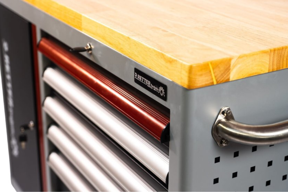 Arbeitsflächen aus Massivholz oder Stahl